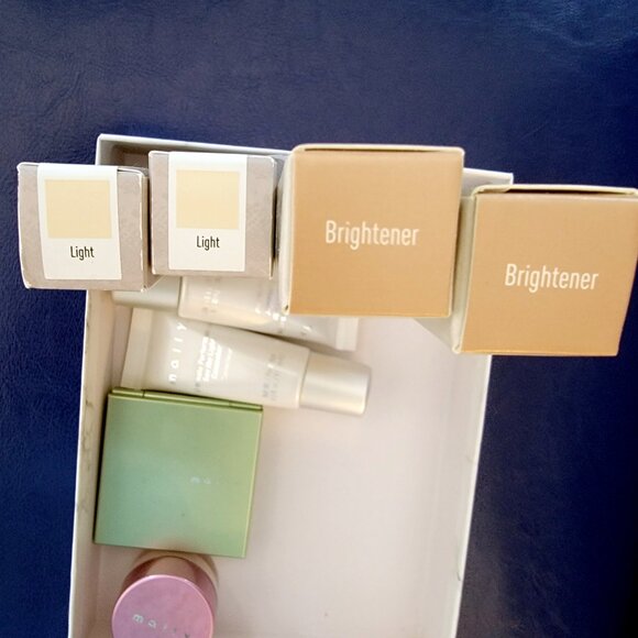 8 Piece Mally Makeup Cosmetics Bundle Lot in a Gift Box - Picture 6 of 13